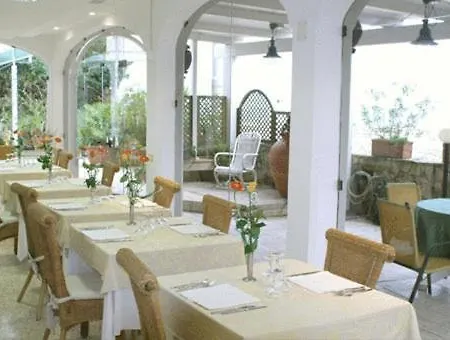 Il Vascello Hotel Marina Serra