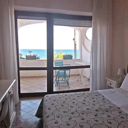 Il Vascello 3* Marina Serra