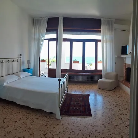 Il Vascello 3* Marina Serra