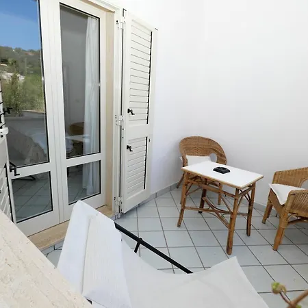 Il Vascello Marina Serra