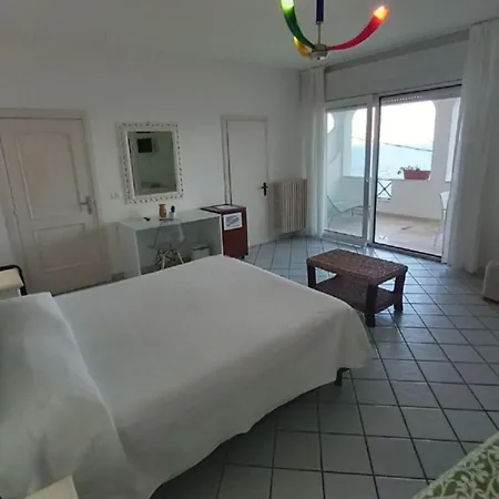 Il Vascello 3* Marina Serra