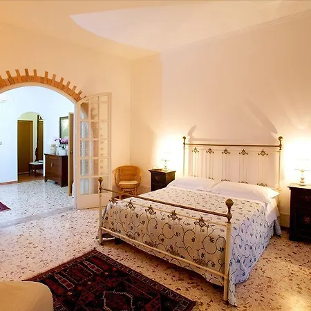 Il Vascello 3* Marina Serra