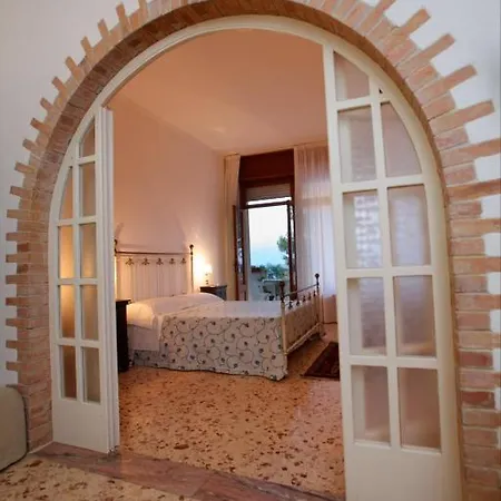 Il Vascello 3* Marina Serra