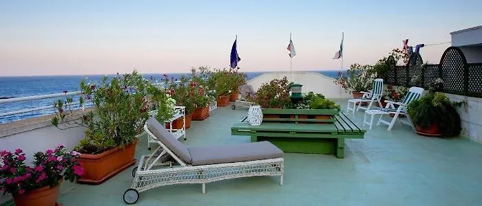 Il Vascello Szálloda Marina Serra