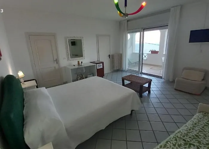 Il Vascello 3* Marina Serra