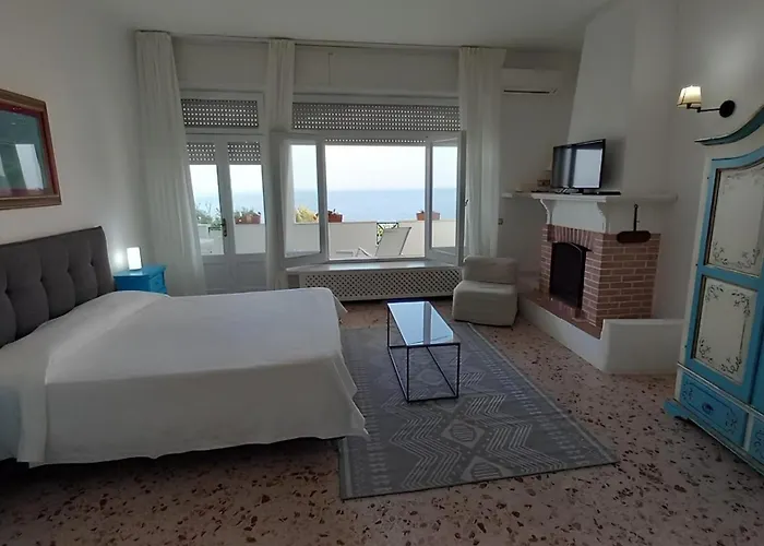 Il Vascello 3* Marina Serra